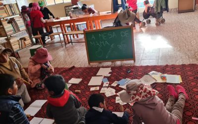 Leksehjelp, kreativitet og mer: «Fredens Sandpapir» gjør en forskjell for barna i Bolivia